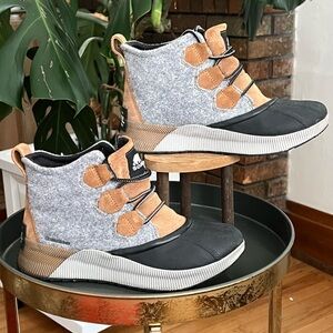 Sorel Out n About III Classic Waterproof Boots Camel Brown & Black Sz 7.5